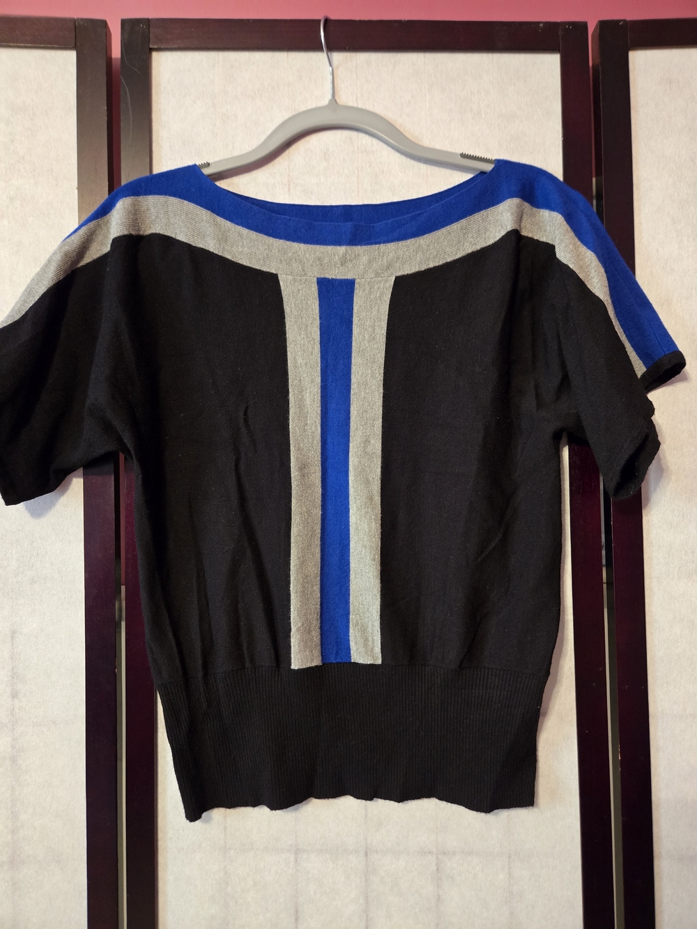Cable And Gauge Black Knit Top with Blue and Gray Trim Petite Medium